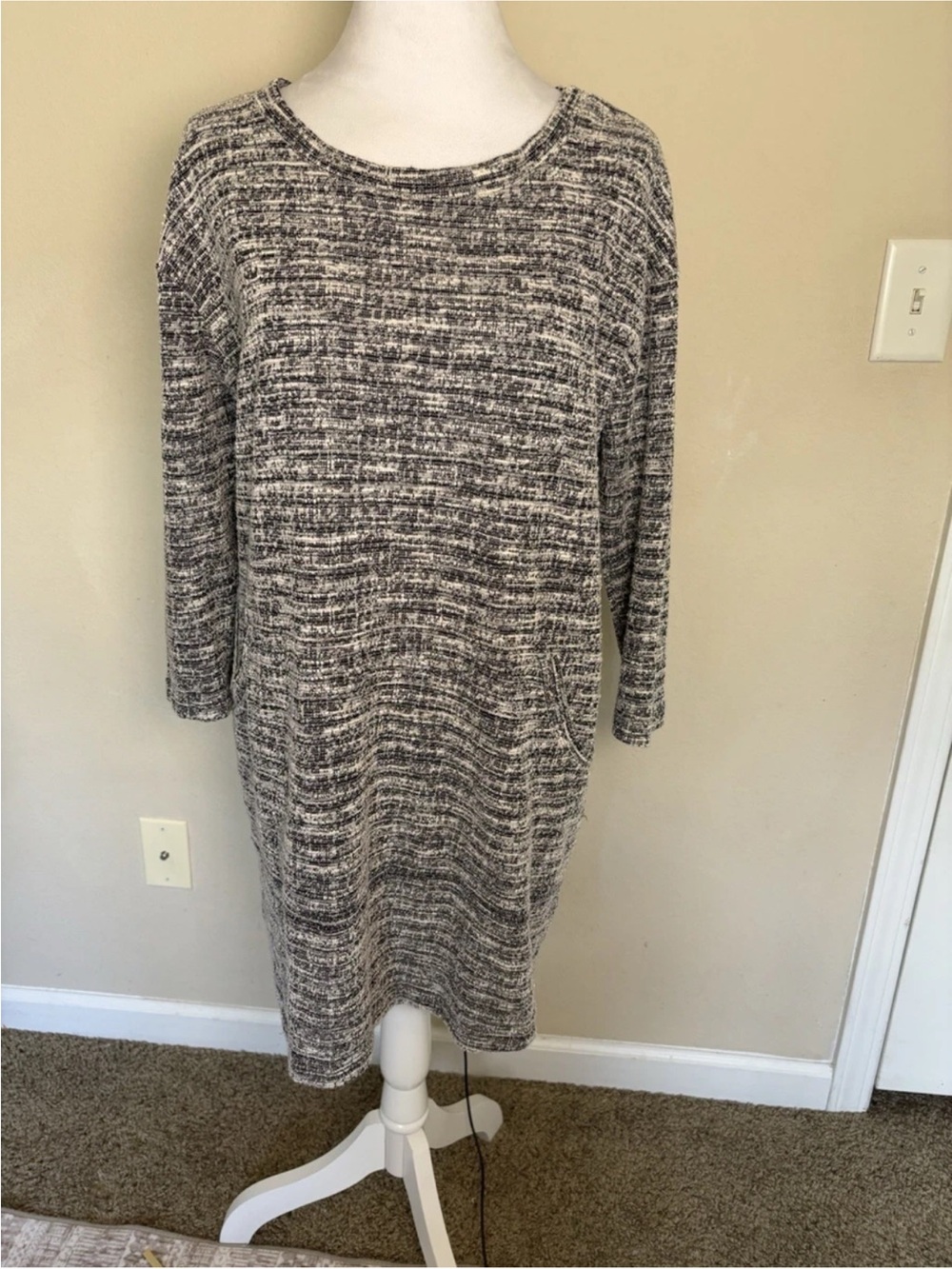 Le Lis Women’s marled knit shift dress Size Large